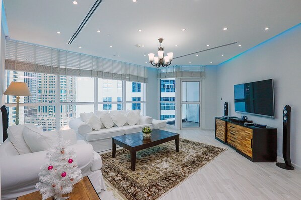 Apartment, 3 Bedrooms, Pool Access | 3 bedrooms, in-room safe, blackout curtains, iron/ironing board