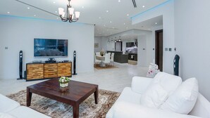 Appartement, 3 slaapkamers, toegang tot zwembad | 3 slaapkamers, een kluis op de kamer, verduisterende gordijnen