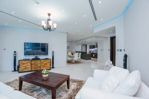 Apartment, 3 Bedrooms, Pool Access | 3 bedrooms, in-room safe, blackout curtains, iron/ironing board