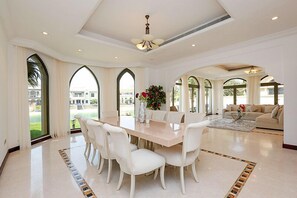 Villa, 4 Bedrooms | In-room dining - Kennedy Towers - Frond P Villa (Dubai)