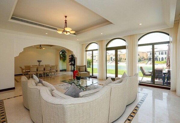 Villa, 4 chambres | 1 chambre, coffre-fort, rideaux d’obscurcissement