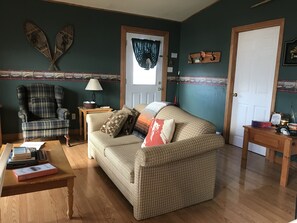 Interior - Whispering Waves Cottages (Ingomar)