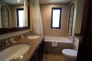 Appartement, 2 chambres | Salle de bain