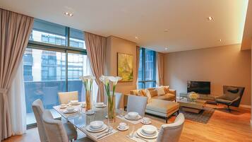 Apartment, 2 Bedrooms | In-room dining