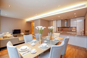 Apartment, 2 Bedrooms | Living area