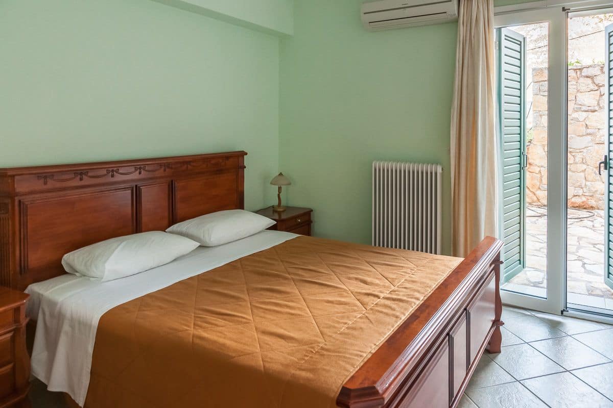 1 dormitorio, ropa de cama de alta calidad, escritorio