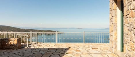 Seasonal outdoor pool, pool umbrellas, sun loungers