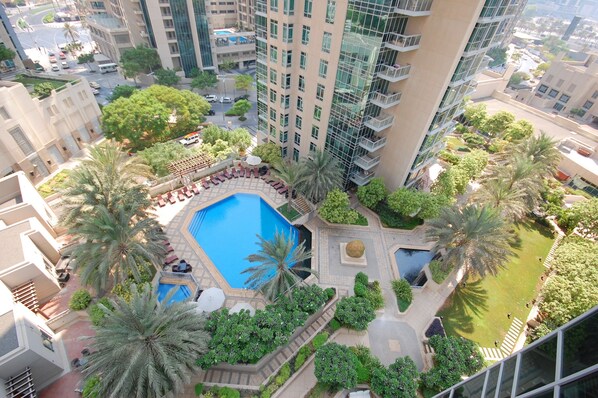 Outdoor pool - Kennedy Towers - Residences 6 (Dubai)