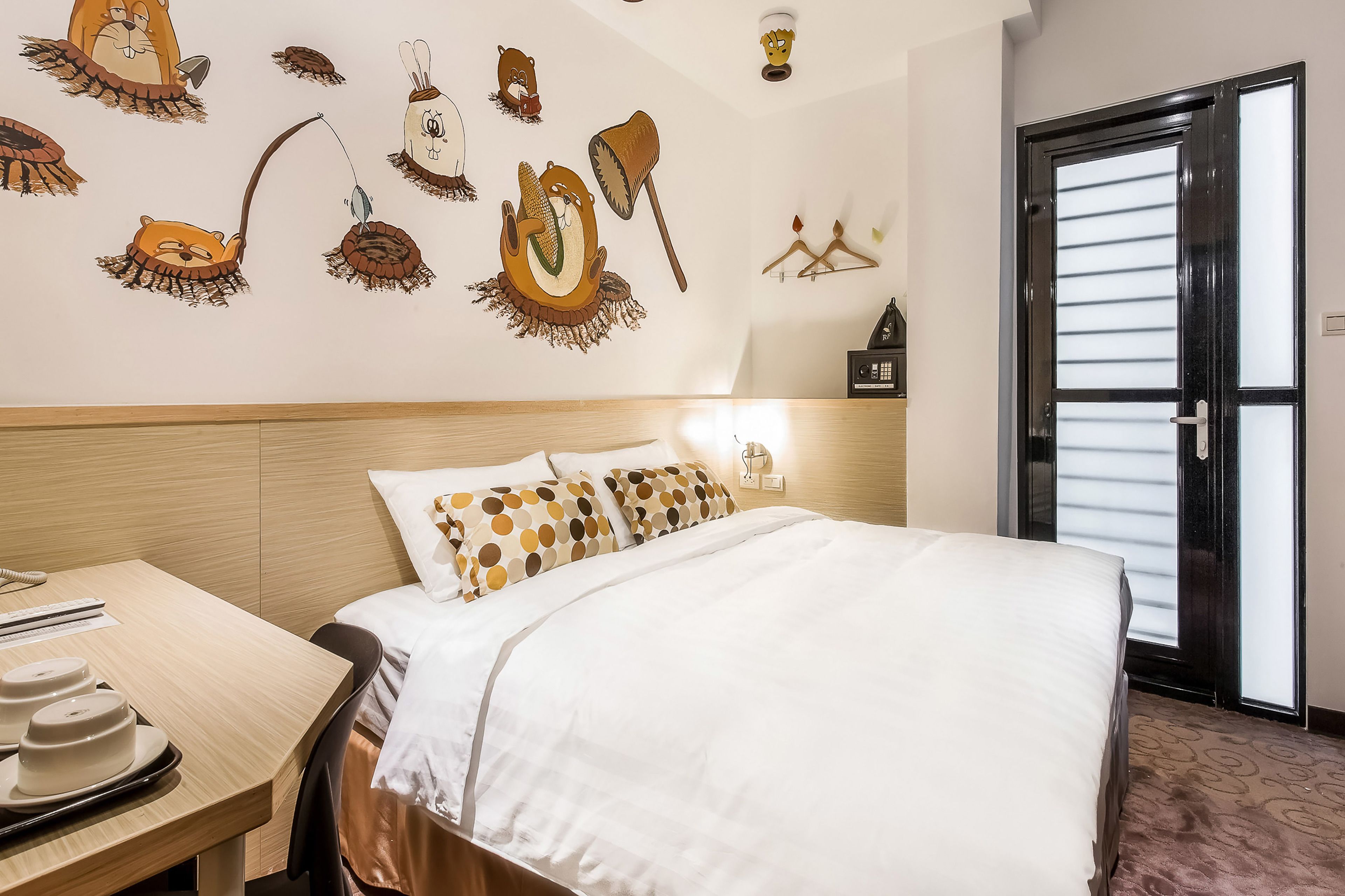 business double room, non smoking | in-room safe, desk, blackout curtains, soundproofing