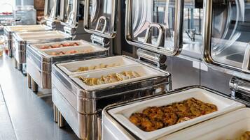 Dagelijks ontbijtbuffet (PLN 75 per persoon)