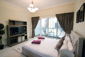 Basic Studio Suite, 1 Queen Bed | In-room safe, blackout curtains, iron/ironing board, free WiFi - Kennedy Towers - Al Noujoum (Dubai)