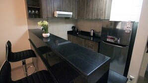 Suite estudio básica, 1 cama Queen size | Cocina privada