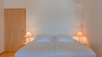 Schreibtisch, schallisolierte Zimmer, Bügeleisen/Bügelbrett, Bettwäsche
