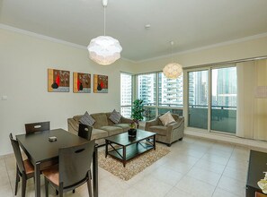 Leilighet, 1 soverom | Oppholdsområde | TV