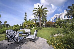 Outdoor dining - Rosedon Hotel (Pembroke)