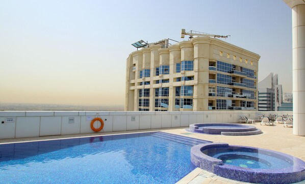 Outdoor pool - Kennedy Towers - Saba II (Dubai)
