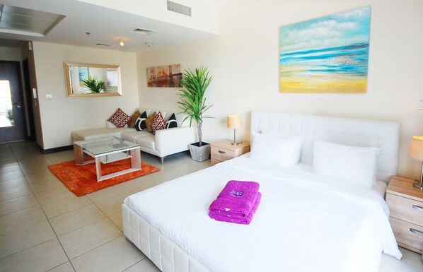 Studio, Sea View