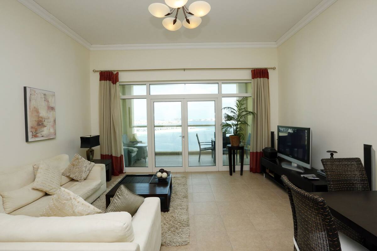 Apartment, 2 Bedrooms, Balcony | Living area