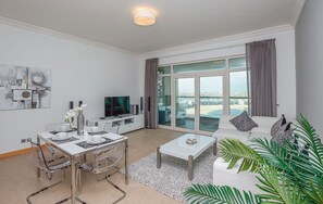 Caja de seguridad en la habitación y cortinas blackout