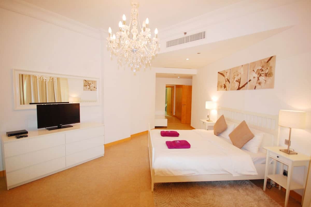 In-room safe, blackout curtains, iron/ironing board, free WiFi