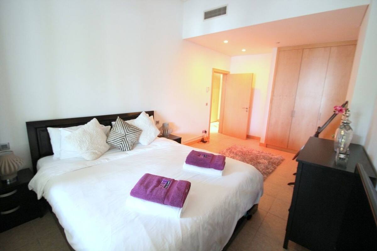 Apartment, 1 Bedroom | In-room safe, blackout drapes, iron/ironing board, free WiFi