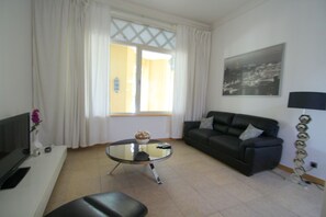Apartment, 1 Bedroom | Living room
