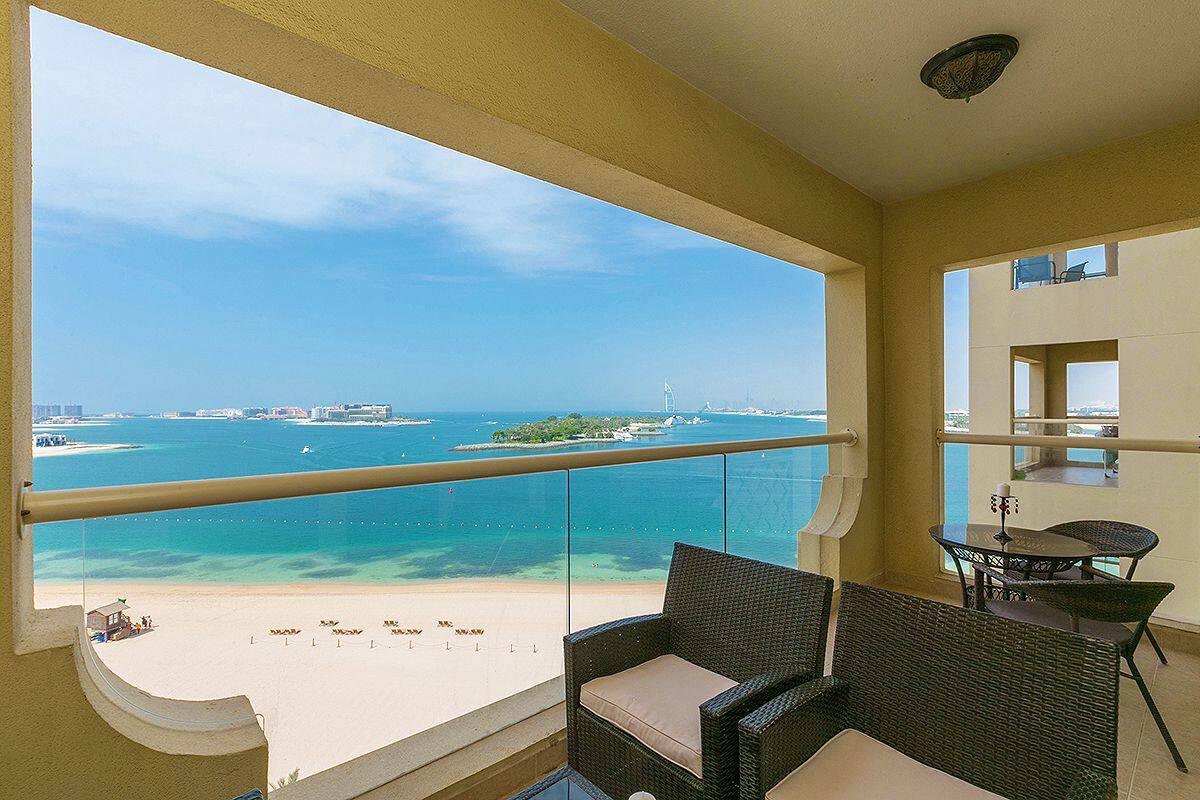 Apartment, 1 Bedroom, Sea View | In-room safe, blackout drapes, iron/ironing board, free WiFi