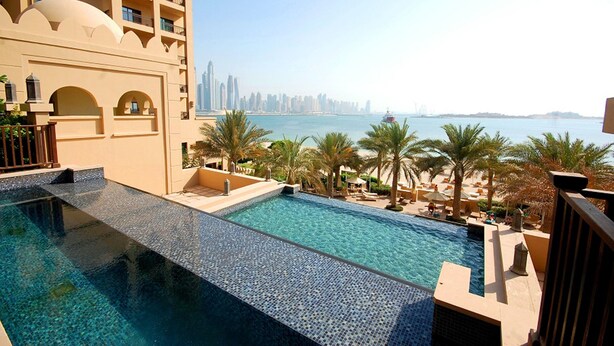 Outdoor pool - Kennedy Towers - Fairmont South (Dubai)