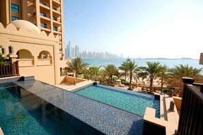 Outdoor pool - Kennedy Towers - Fairmont South (Dubai)