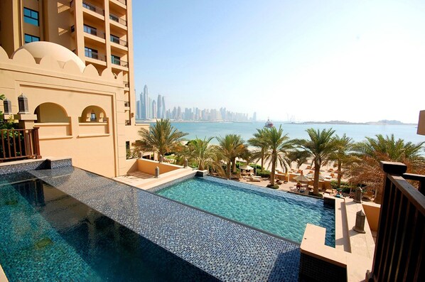 Outdoor pool - Kennedy Towers - Fairmont South (Dubai)