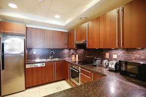 Apartment, 1 Bedroom | Private kitchen | Fridge