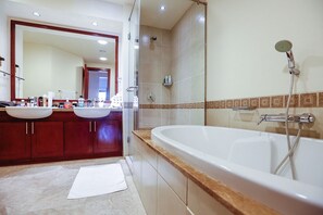 Bathroom - Kennedy Towers - Fairmont South (Dubai)