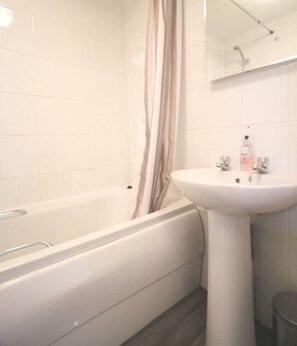 Tomannsrom – standard, eget bad | Bad