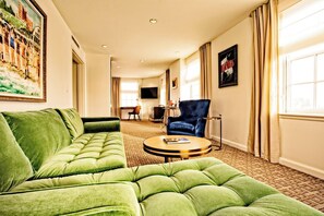 Minibar, in-room safe, individually furnished, desk