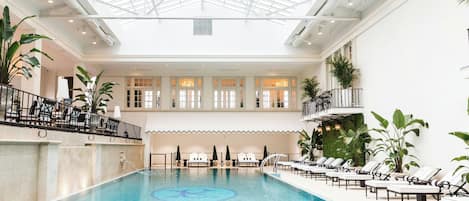 Innenpool, Außenpool (je nach Saison geöffnet)