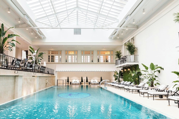 Piscina interna, piscina externa sazonal