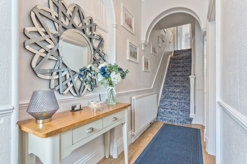 Broadlands Guest House