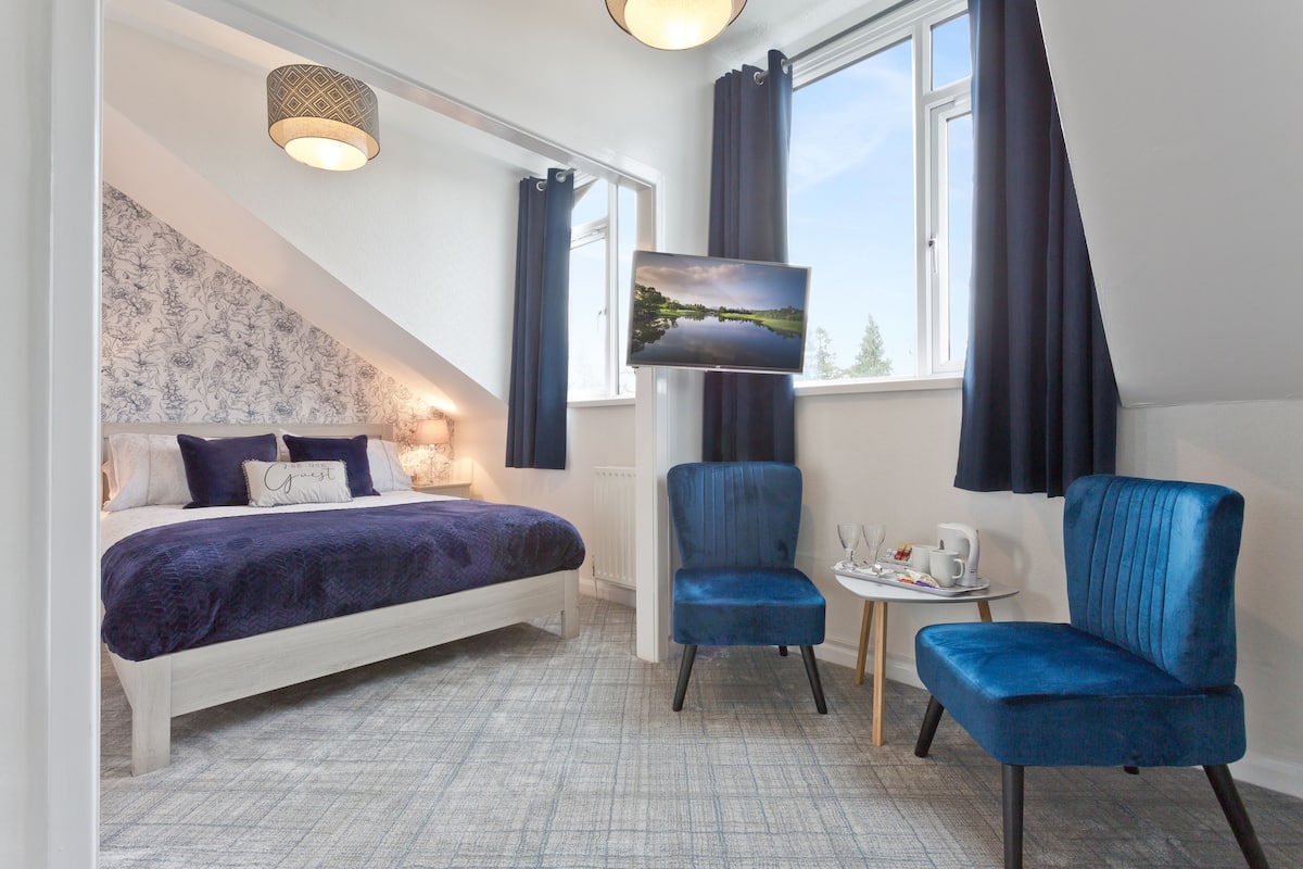 Suite, salle de bains attenante, vue jardin | Literie de qualité supérieure, fer et planche à repasser, Wi-Fi gratuit