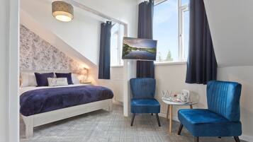 Suite, Ensuite, Garden View | Premium bedding, iron/ironing board, free WiFi, bed sheets