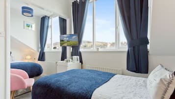 Habitación estándar con 2 camas individuales, 2 camas individuales, baño en la habitación | Ropa de cama de alta calidad y tabla de planchar con plancha