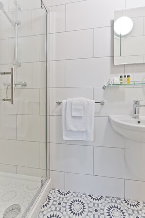 Bathroom - Broadlands Guest House (Windermere)