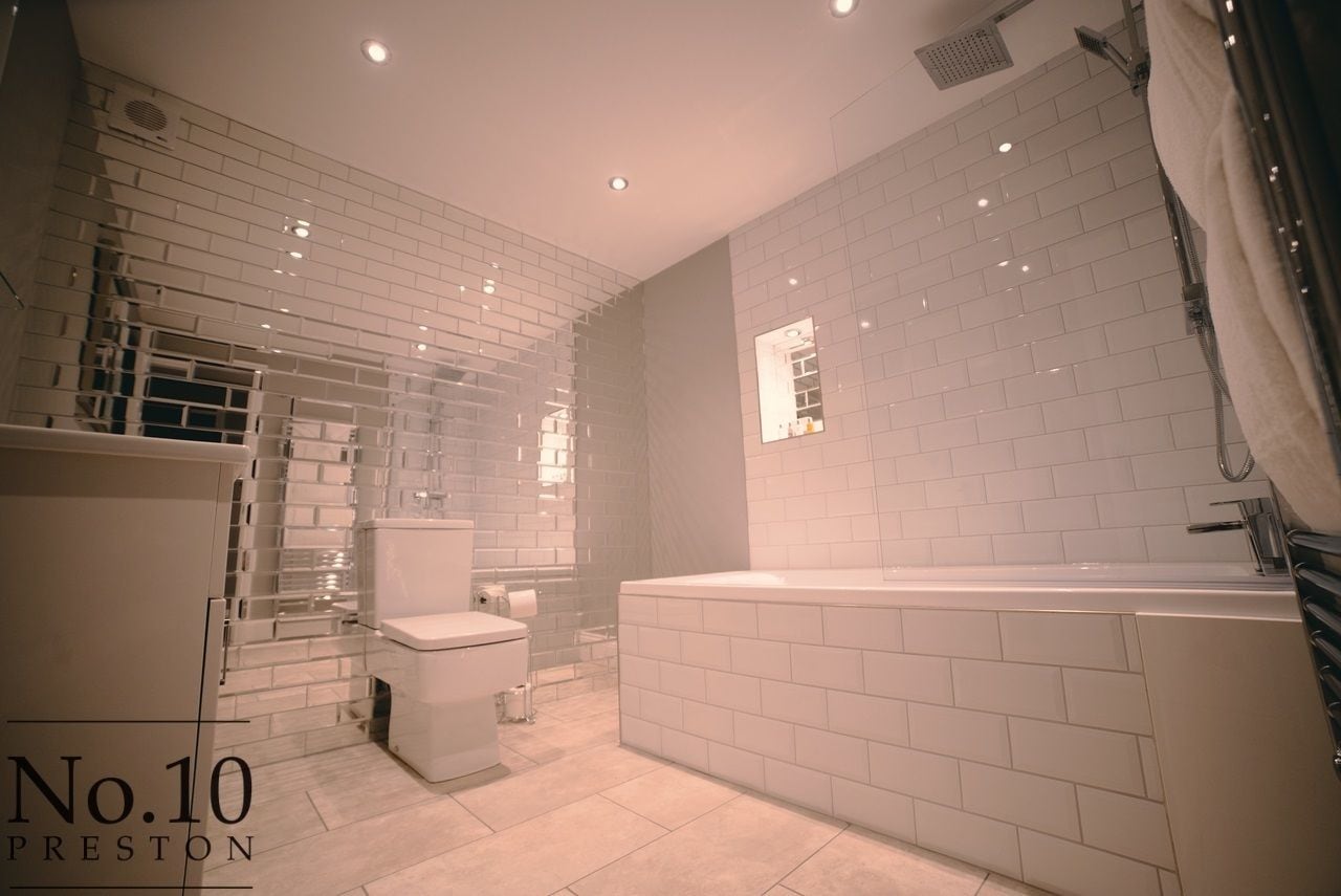 Kamer, 2 slaapkamers, keuken (Reflection, bathroom shower and bath) | Extra diep bad