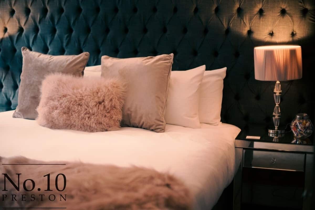 Double Room (Flamingo, bathroom with bath & shower)