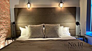 Kamer, keuken (1760, bathroom with showers only) | Hypoallergeen beddengoed, individueel gedecoreerd