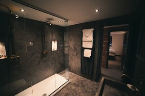 룸, 주방 (1760, bathroom with showers only) | 욕실 | 샤워 시설, 무료 세면용품, 타월