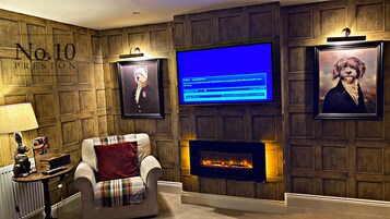 Apartment, 2 Bedrooms (The Hunt) | Living area | Plasma TV