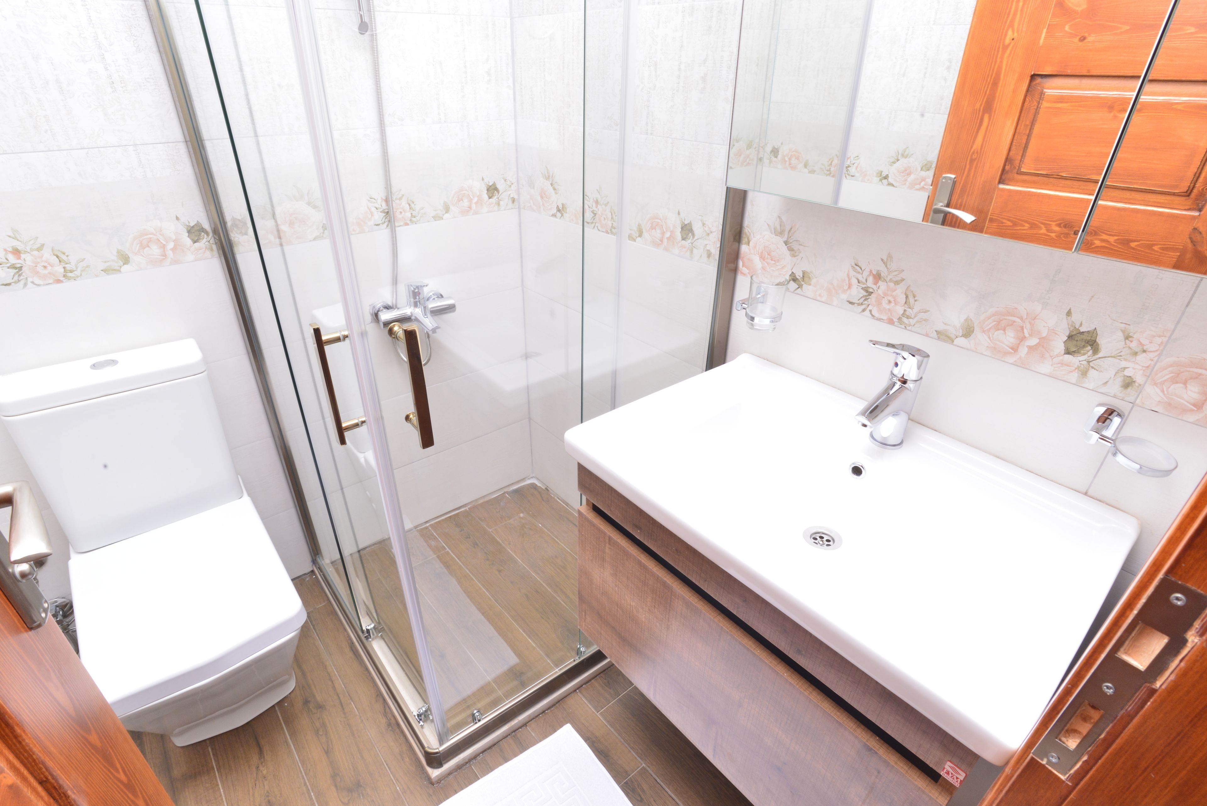 quadruple room, 2 bedrooms | bathroom | shower, free toiletries, hair dryer, slippers