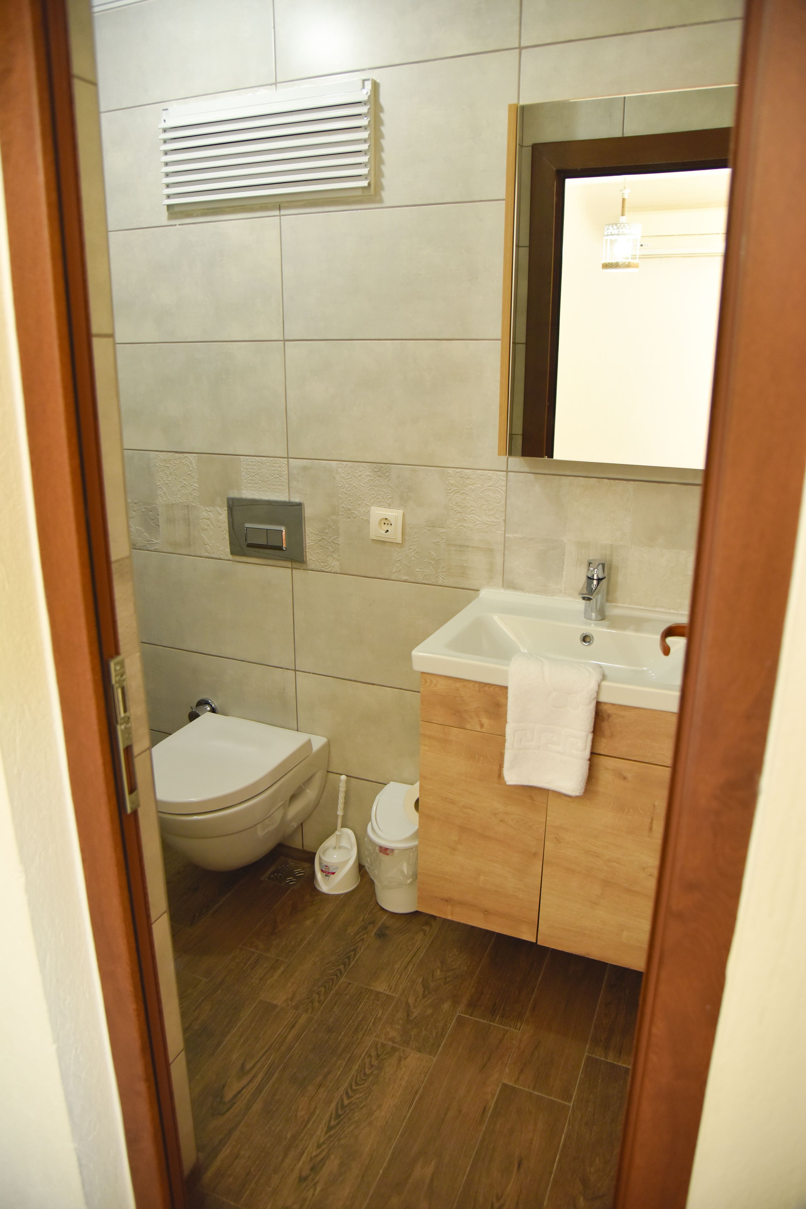 standard double room | bathroom | shower, free toiletries, hair dryer, slippers