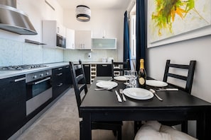 Deluxe-Zimmer | Eigene Küche | Großer Kühlschrank, Mikrowelle, Ofen, Herdplatte