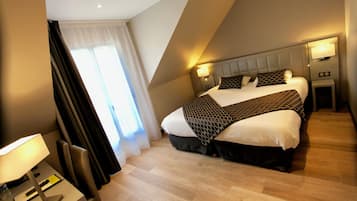 Desk, rollaway beds, free WiFi